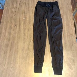 Lululemon black jogger size 0
